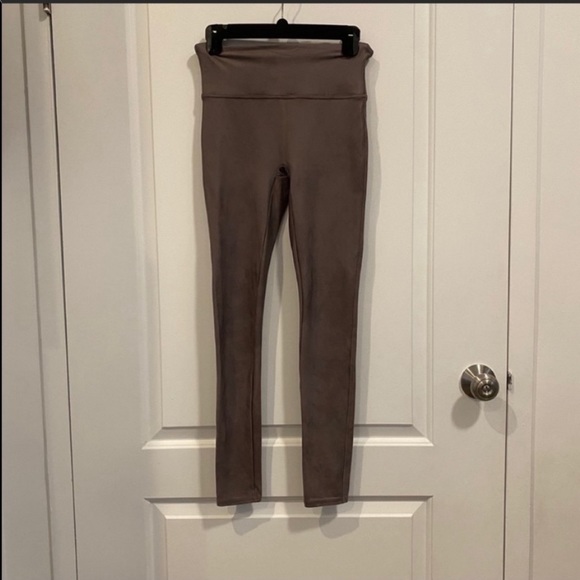 Spanx Faux Leather Leggings in Color Antique Rose - Picture 4 of 5